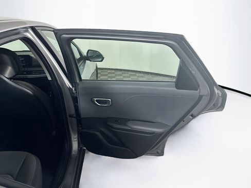 Used 2025 Kia K4 LXS image 31