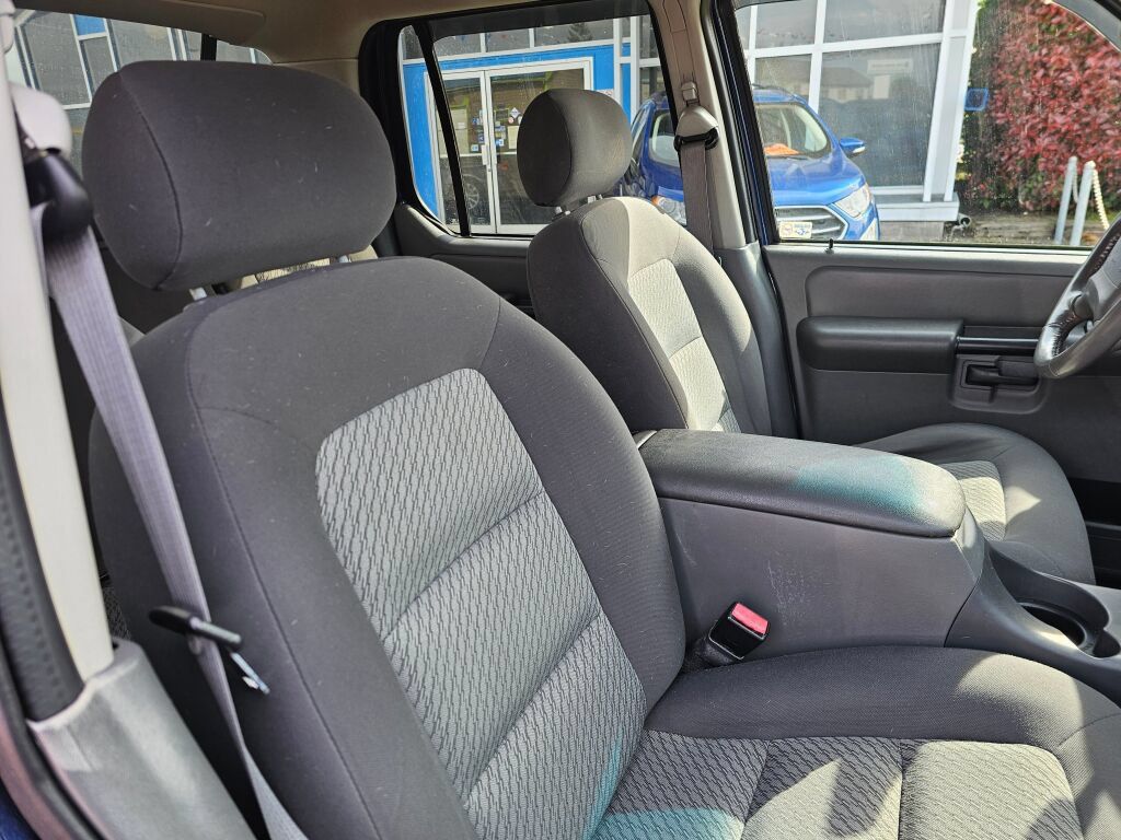 Used 2004 Ford Explorer Sport Trac XLS AWD/4WD image 12