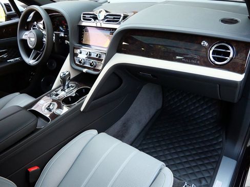 New 2025 Bentley Bentayga Extended Wheelbase image 2