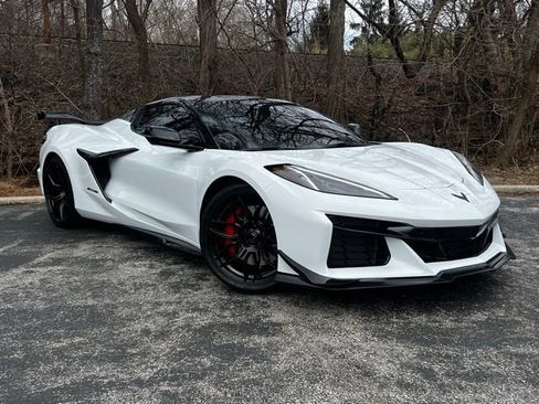 Used 2025 Chevrolet Corvette Z06 w/ Battery Protection Package image 8