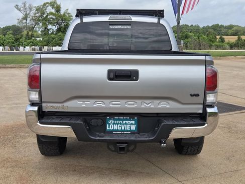 Used 2020 Toyota Tacoma TRD Off-Road AWD/4WD image 5
