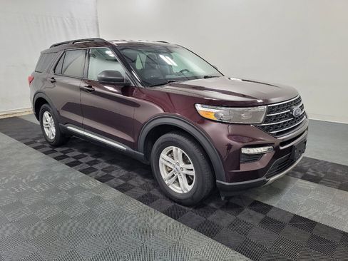 Used 2022 Ford Explorer XLT w/ Equipment Group 202A AWD/4WD image 11