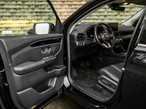 Used 2025 Honda Pilot Touring image 24