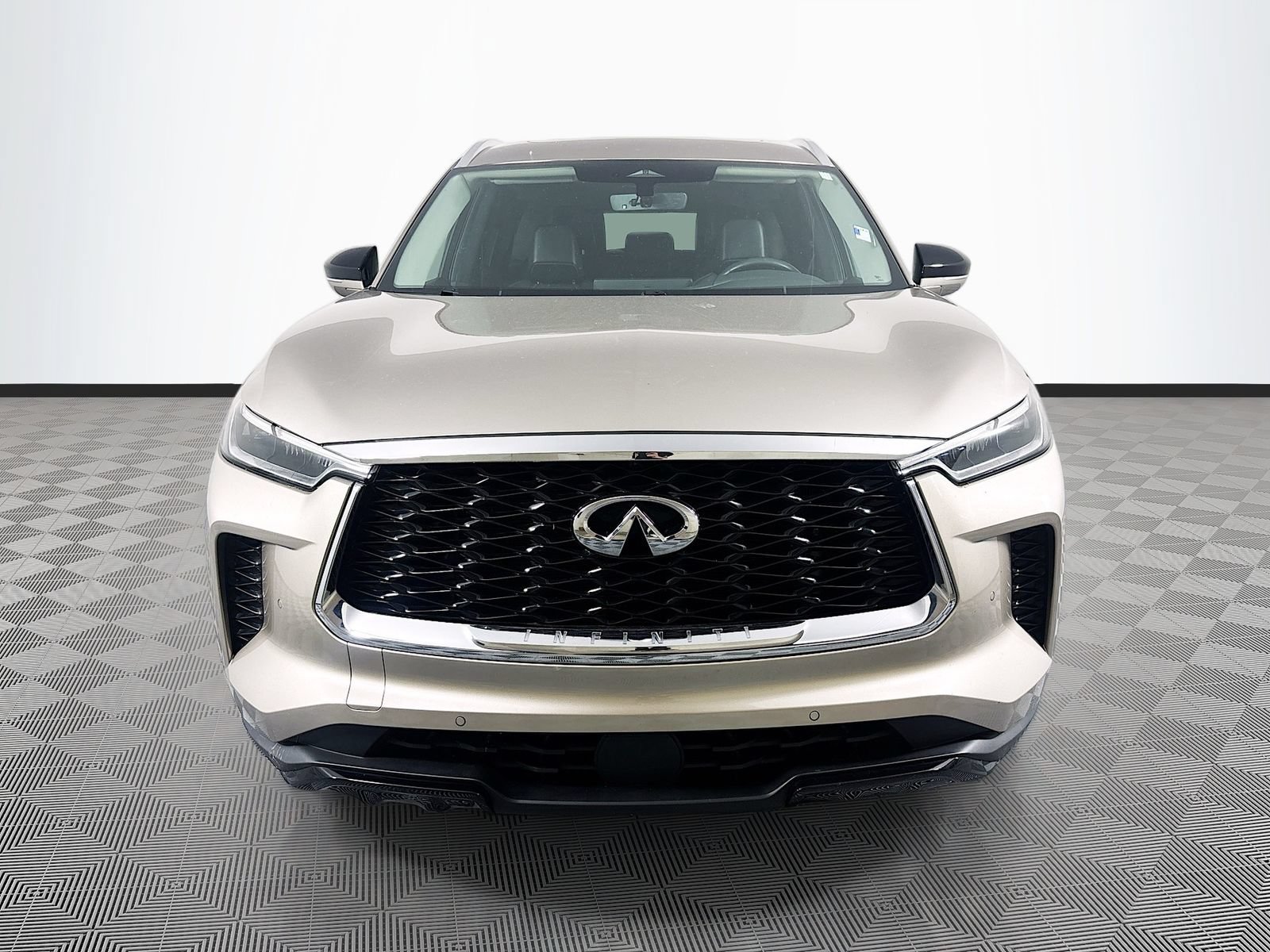 Used 2023 INFINITI QX60 Luxe w/ Cargo Package AWD/4WD image 2