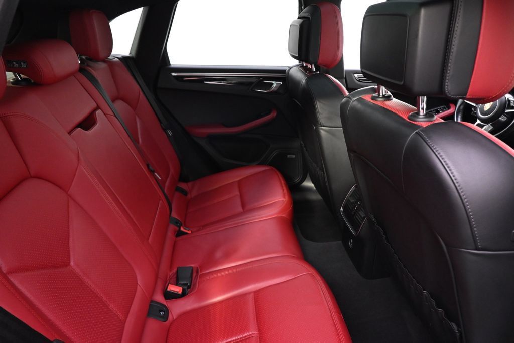 Used 2021 Porsche Macan AWD/4WD image 18