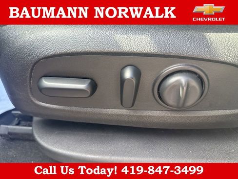 Used 2018 Chevrolet Equinox LT FWD image 17