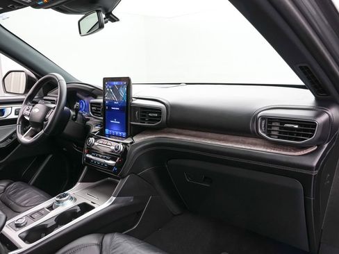 Certified 2023 Ford Explorer Platinum w/ Technology Package image 24