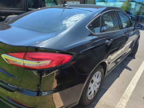 Used 2019 Ford Fusion S FWD image 4