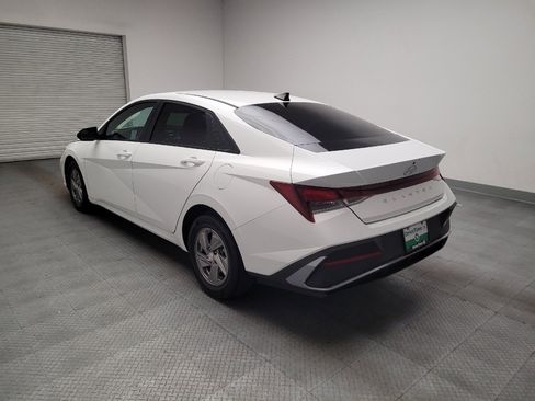 Used 2025 Hyundai Elantra SE FWD image 5