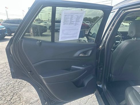 Used 2025 Chevrolet Trax LT FWD image 12