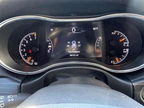 Used 2020 Jeep Grand Cherokee Altitude image 27