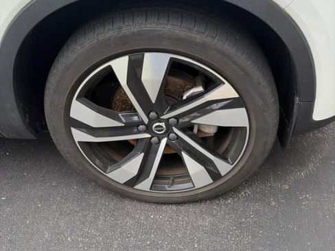 Used 2023 Volvo XC40 B5 Plus w/ Protection Package Premier AWD/4WD image 4