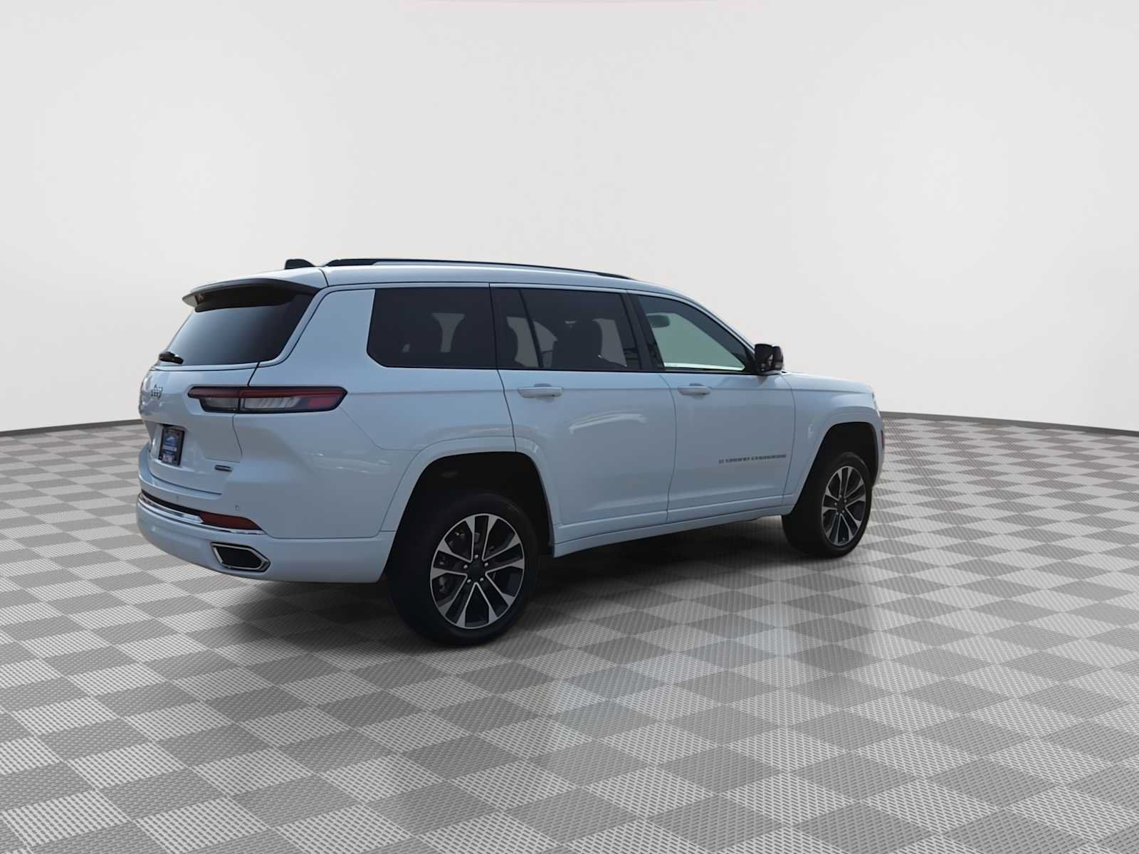 Used 2023 Jeep Grand Cherokee L Overland w/ Rear Seat Video Group I AWD/4WD image 8