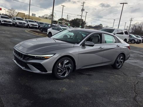 New 2026 Hyundai Elantra Limited FWD image 3