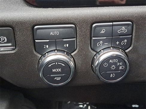 Used 2025 GMC Sierra 1500 SLT image 17