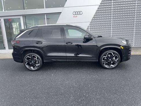 Used 2026 Volkswagen Tiguan SEL R-Line AWD/4WD image 2