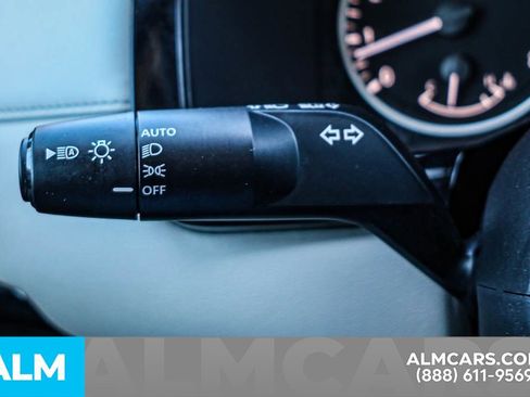 Used 2024 Nissan Pathfinder SV image 36