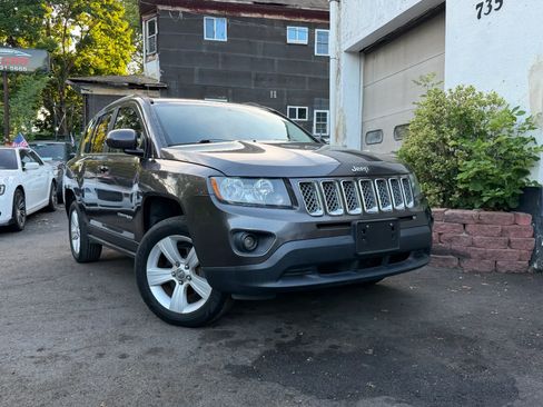 Used 2016 Jeep Compass Latitude FWD image 18