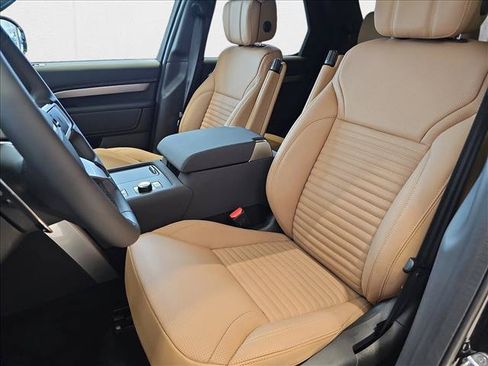 New 2025 Land Rover Discovery Dynamic SE AWD/4WD image 16