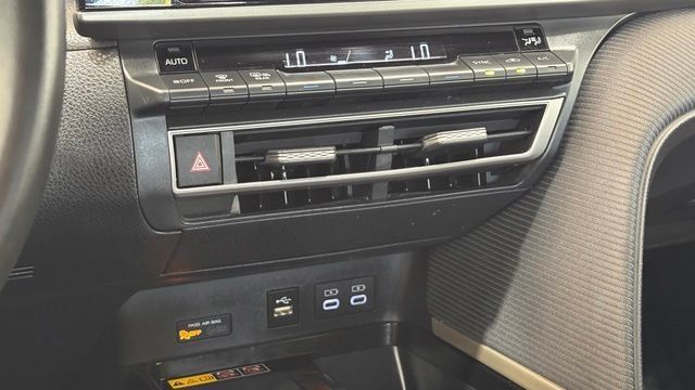 Used 2025 Toyota Camry SE FWD image 35