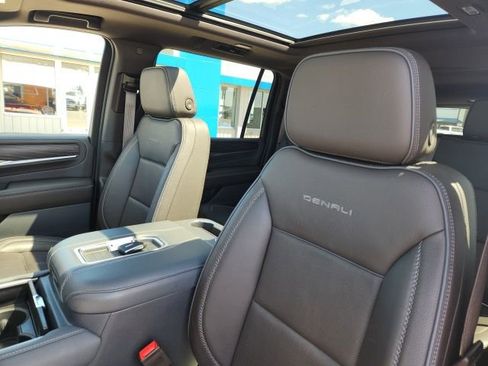 Certified 2022 GMC Yukon XL Denali AWD/4WD image 19
