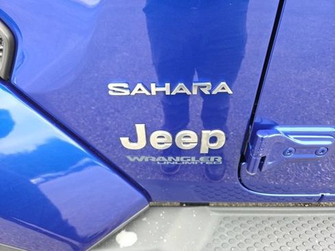 Used 2018 Jeep Wrangler Unlimited Sahara w/ Dual Top Group AWD/4WD image 38