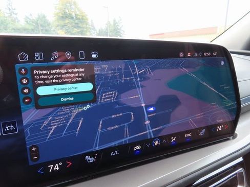 Used 2025 Chevrolet Traverse LT image 20