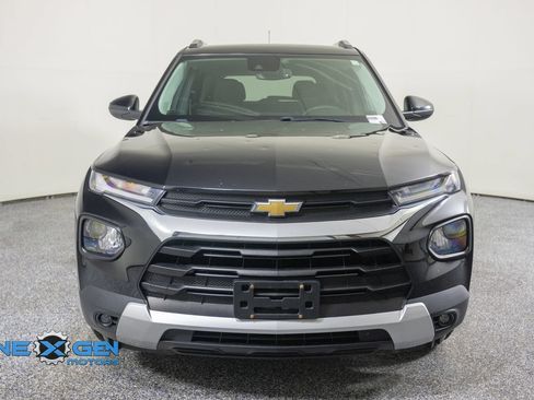Used 2021 Chevrolet TrailBlazer LT w/ Convenience Package FWD image 3