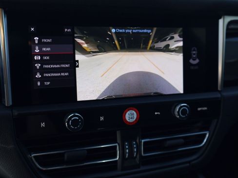 Certified 2024 Porsche Macan AWD/4WD image 19