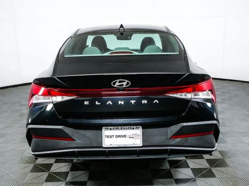 Used 2024 Hyundai Elantra SEL FWD image 27