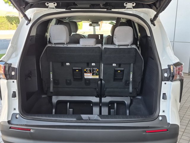 Certified 2026 Toyota Sienna LE FWD image 11