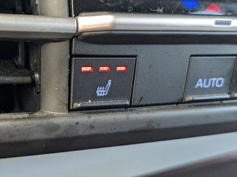 Certified 2024 Toyota Sienna XLE FWD image 24