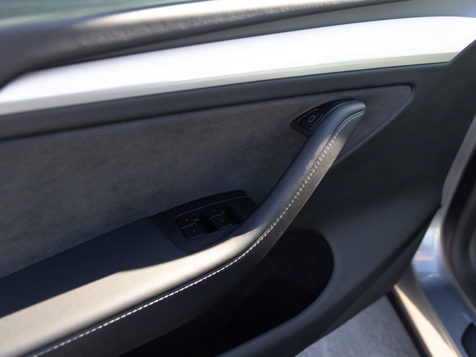 Used 2025 Tesla Model Y Long Range AWD/4WD image 13