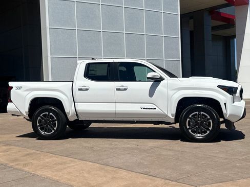 New 2026 Toyota Tacoma 4x4 Double Cab image 3