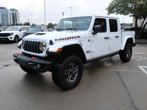 Used 2025 Jeep Gladiator Mojave AWD/4WD image 3