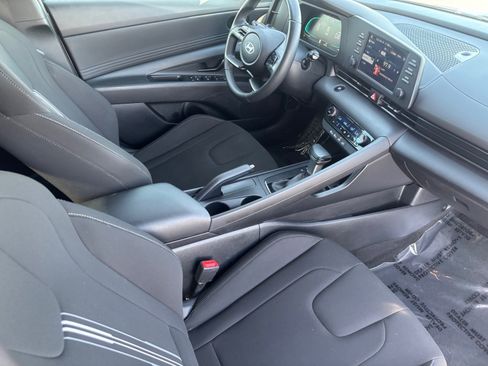 Used 2025 Hyundai Elantra Sport image 13