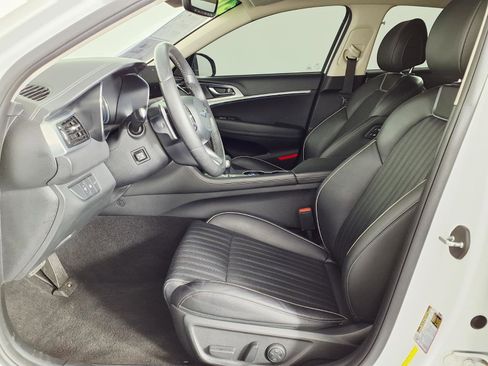 Certified 2022 Genesis G70 3.3T RWD image 17