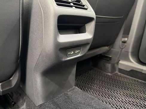 New 2026 Volkswagen Tiguan SE image 32