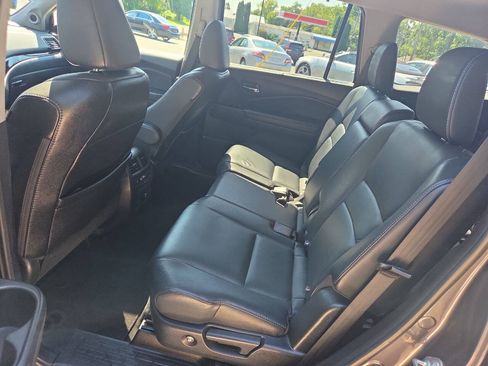 Used 2019 Honda Pilot Touring image 14
