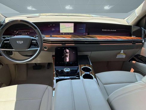 Used 2025 Cadillac Escalade Sport Platinum w/ LPO, Floor Liner Package AWD/4WD image 16