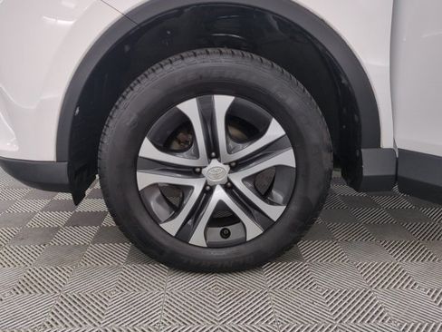 Used 2018 Toyota RAV4 LE FWD image 27