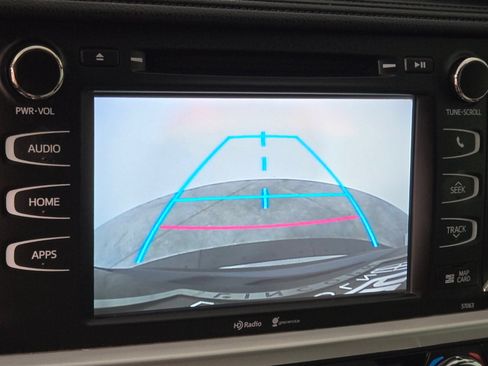 Used 2014 Toyota Highlander XLE FWD image 25