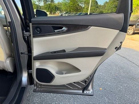 Used 2020 Lincoln Nautilus Reserve image 12