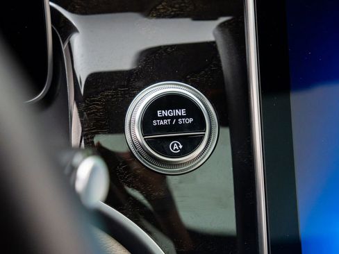 Certified 2025 Mercedes-Benz GLC 300 4MATIC image 20