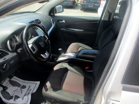 Used 2011 Dodge Journey R/T w/ Navigation & Sound Group I image 10