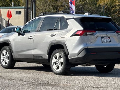 Used 2021 Toyota RAV4 LE image 5