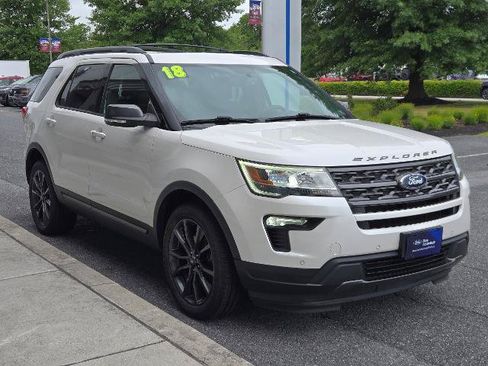 Certified 2018 Ford Explorer XLT w/ Equipment Group 202A AWD/4WD image 4