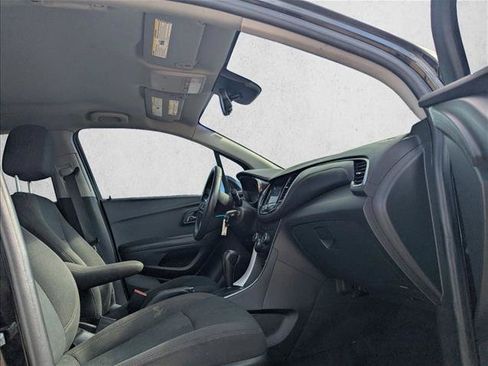 Used 2022 Chevrolet Trax LS w/ Tint and Cruise Package AWD/4WD image 15