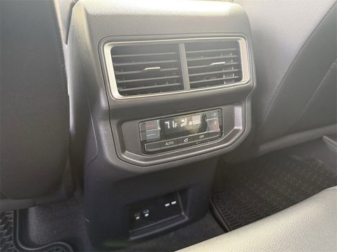 New 2026 Volkswagen Atlas SE image 24