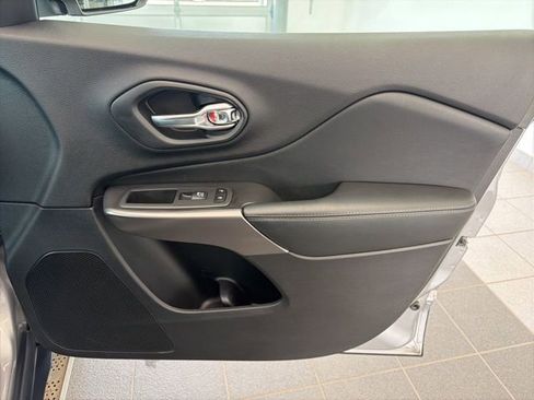 Used 2020 Jeep Cherokee Limited image 14